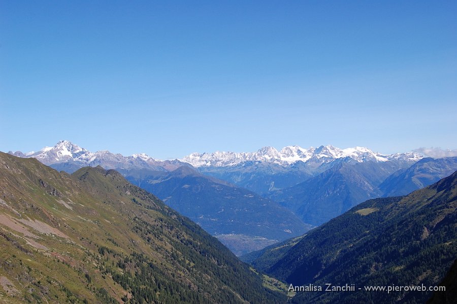 10 Dal passo di Publino, grande vista sulle Alpi Retiche.JPG